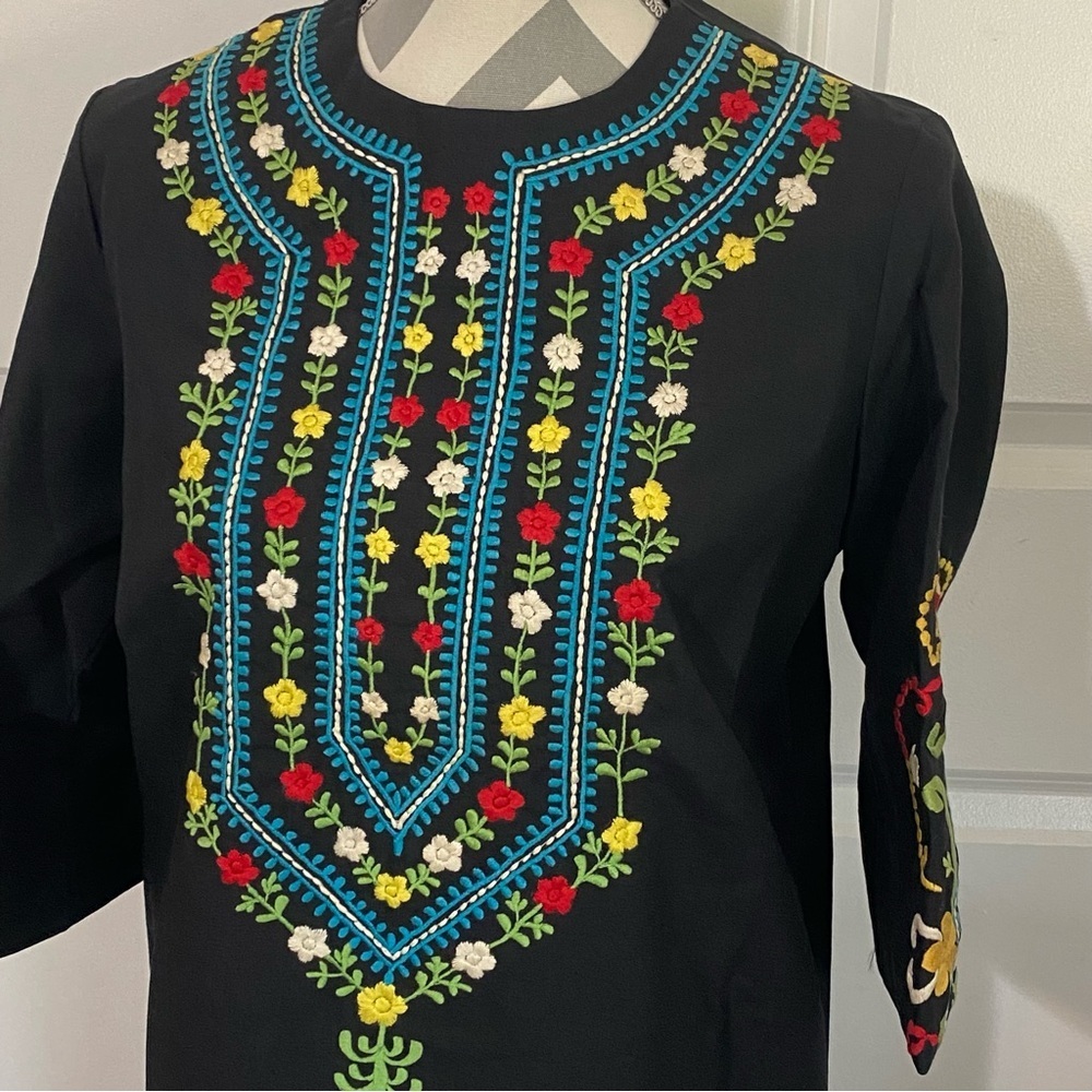 Wash-N-Wet Vintage Embroidered Dress - Picture 3 of 9